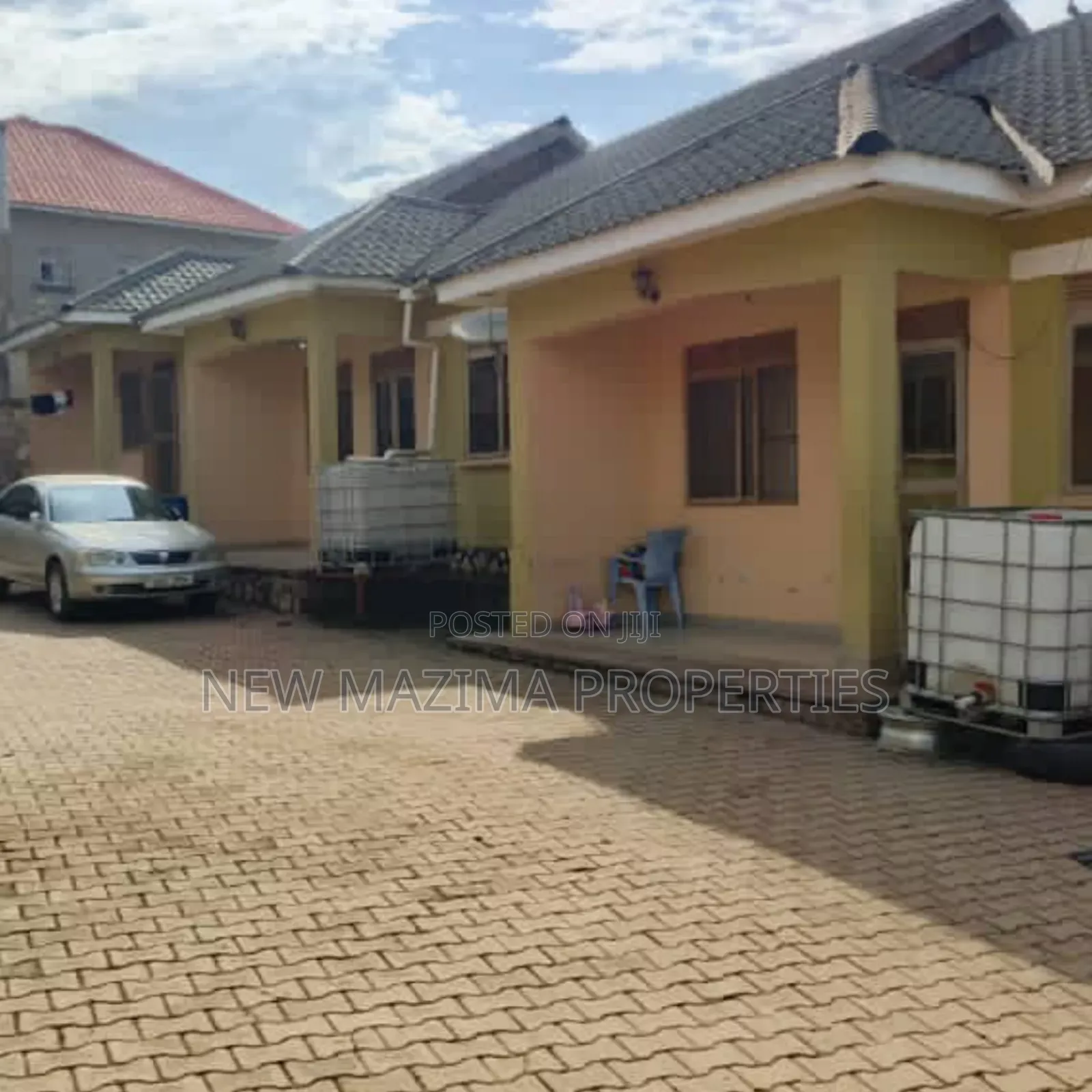 20bdrm House in Nansana Town, Central Division for sale