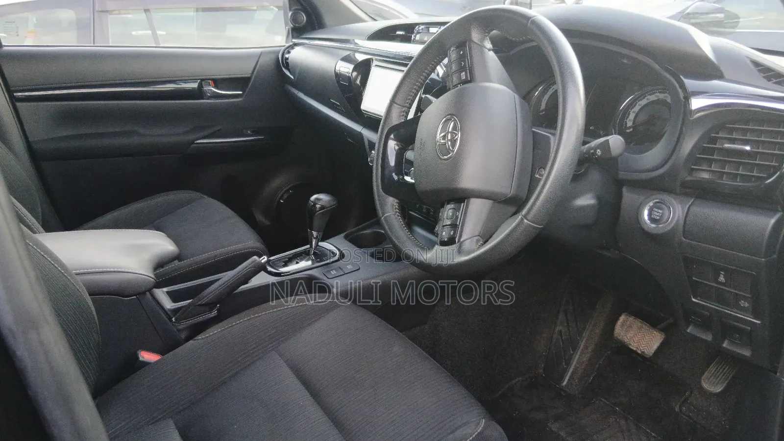 Toyota Hilux 2019 Black