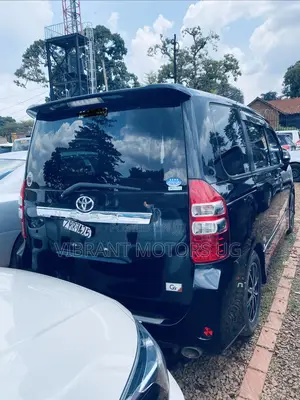 Toyota Noah 2012 Black