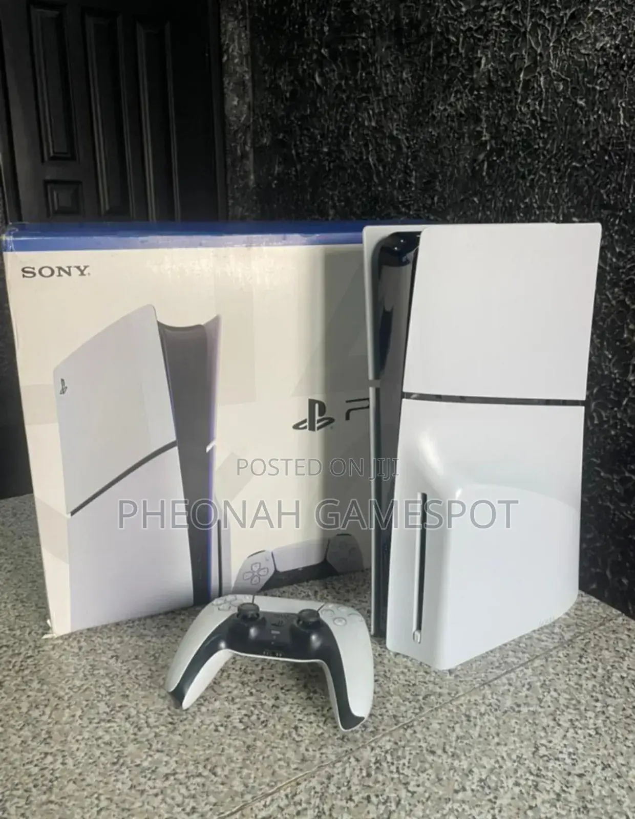 This Playstation 5 Slim Comes With Fc26 and 2 More Games and 2 Pads
