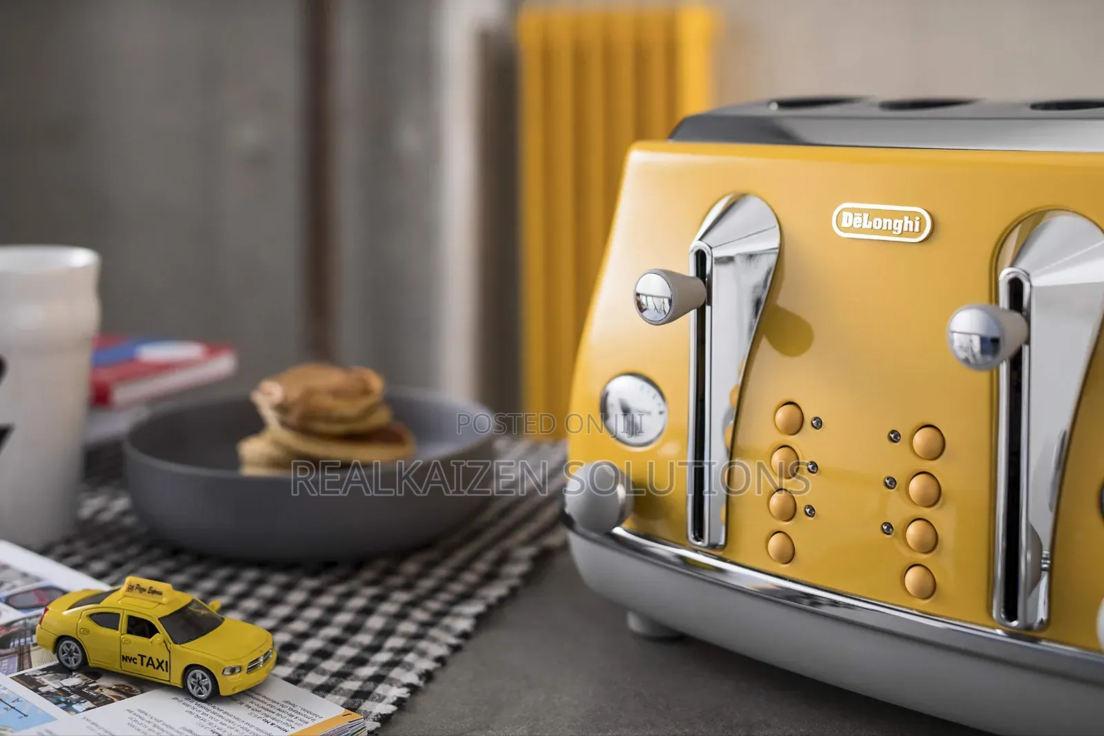 Italy Delonghi
New York Yellow Icona Capitals 4-Slice Toaster