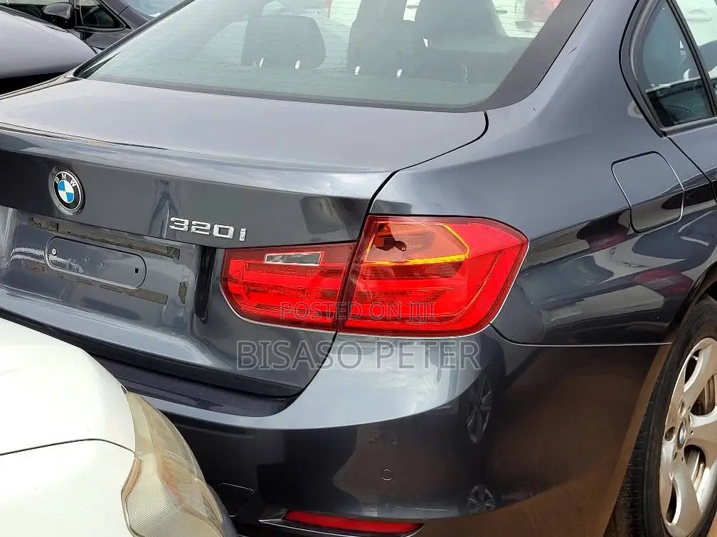 BMW 320i Sedan RWD 2014 Gray