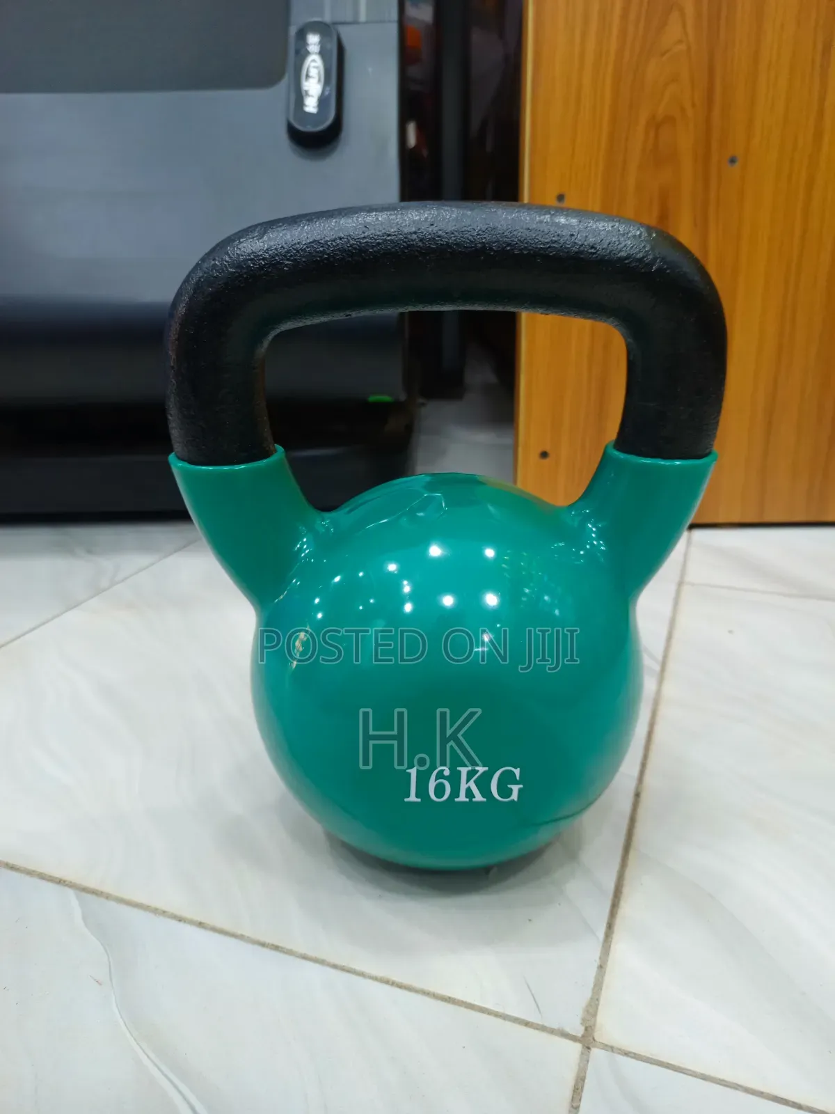 16 Kg Vinyl-Coated Kettlebell.