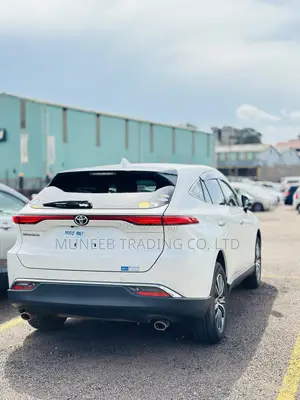 Toyota Harrier 2.0 2021 White