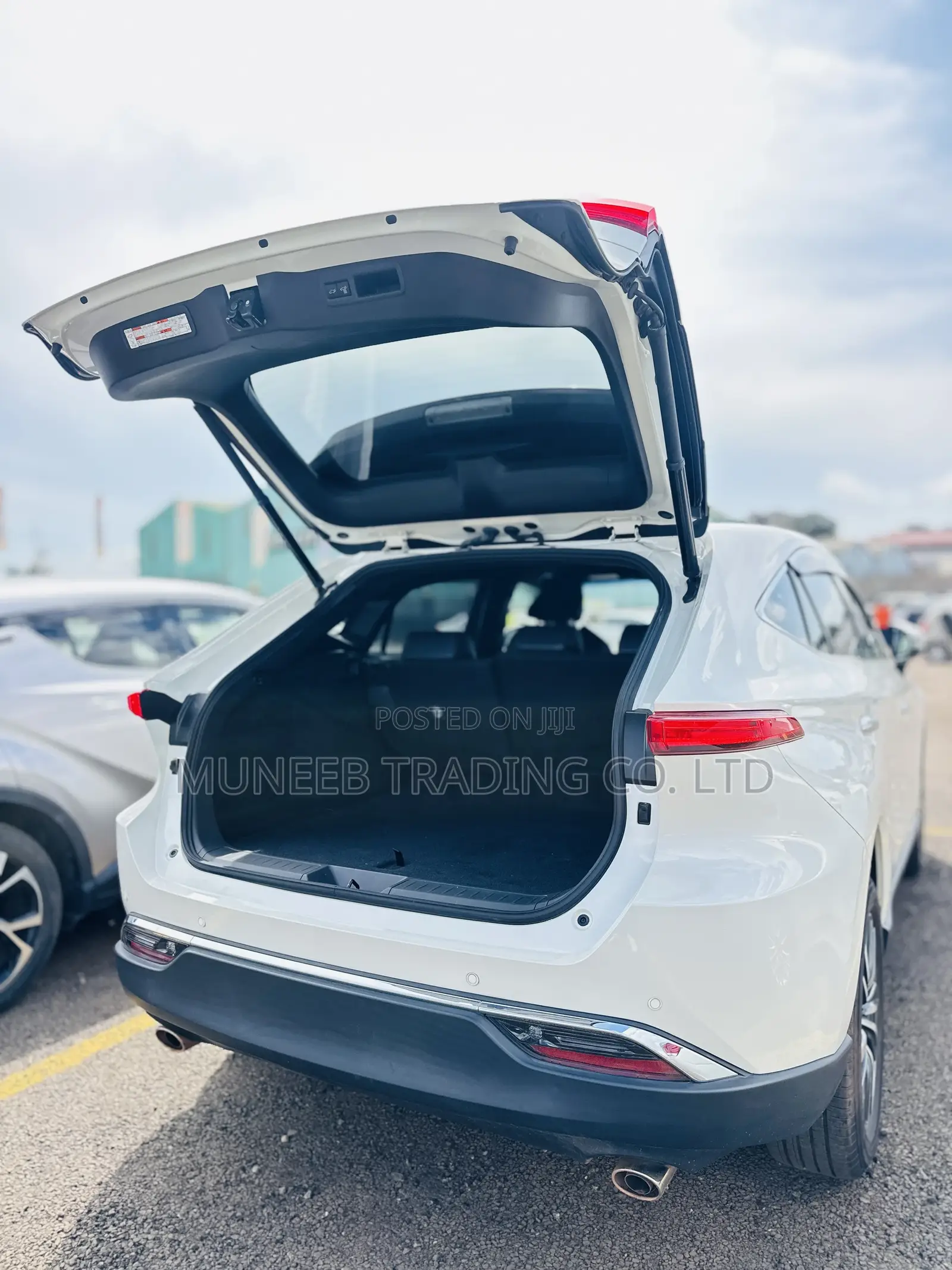 Toyota Harrier 2.0 2021 White
