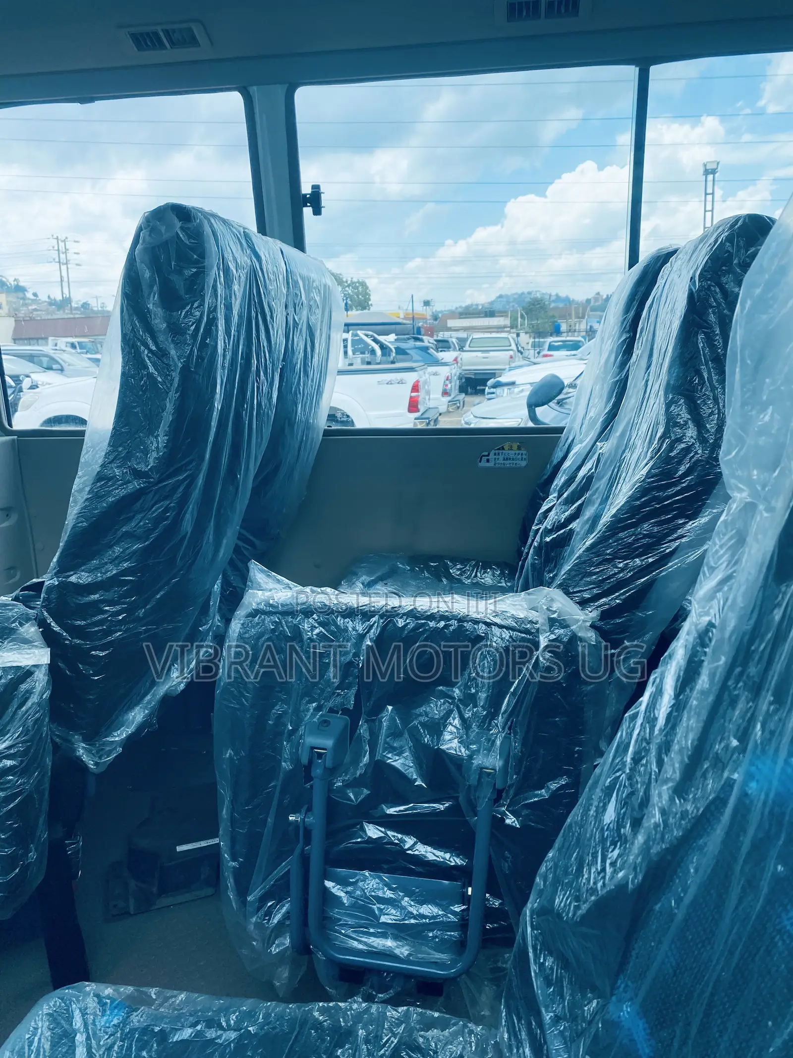 Mitsubishi Fuso Rosa 2012 White