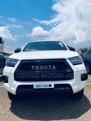 New Toyota Hilux 2022 White