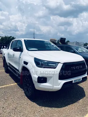 New Toyota Hilux 2022 White