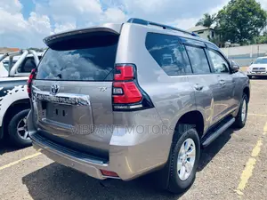 Toyota Land Cruiser Prado 2022 Gray