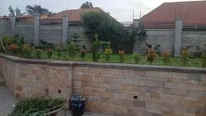 4bdrm Mansion in Kira for sale