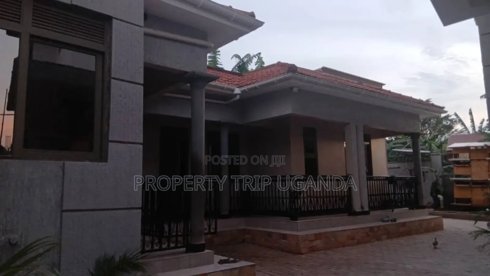 4bdrm Mansion in Kira for sale