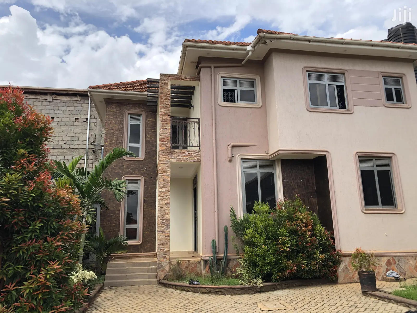 Beautiful House in Kira Tarmacked Neighborhood on Sale