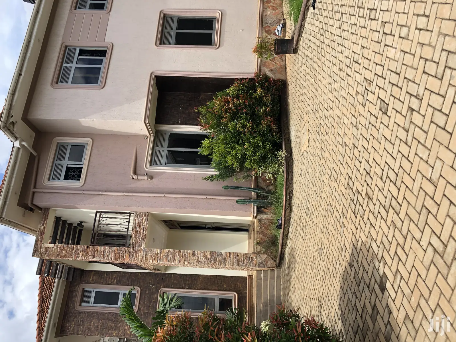 Beautiful House in Kira Tarmacked Neighborhood on Sale
