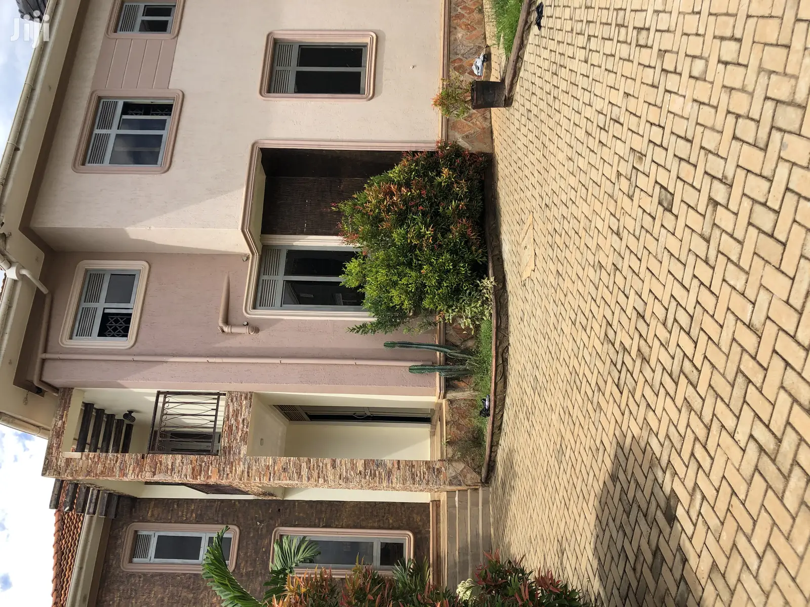 Beautiful House in Kira Tarmacked Neighborhood on Sale