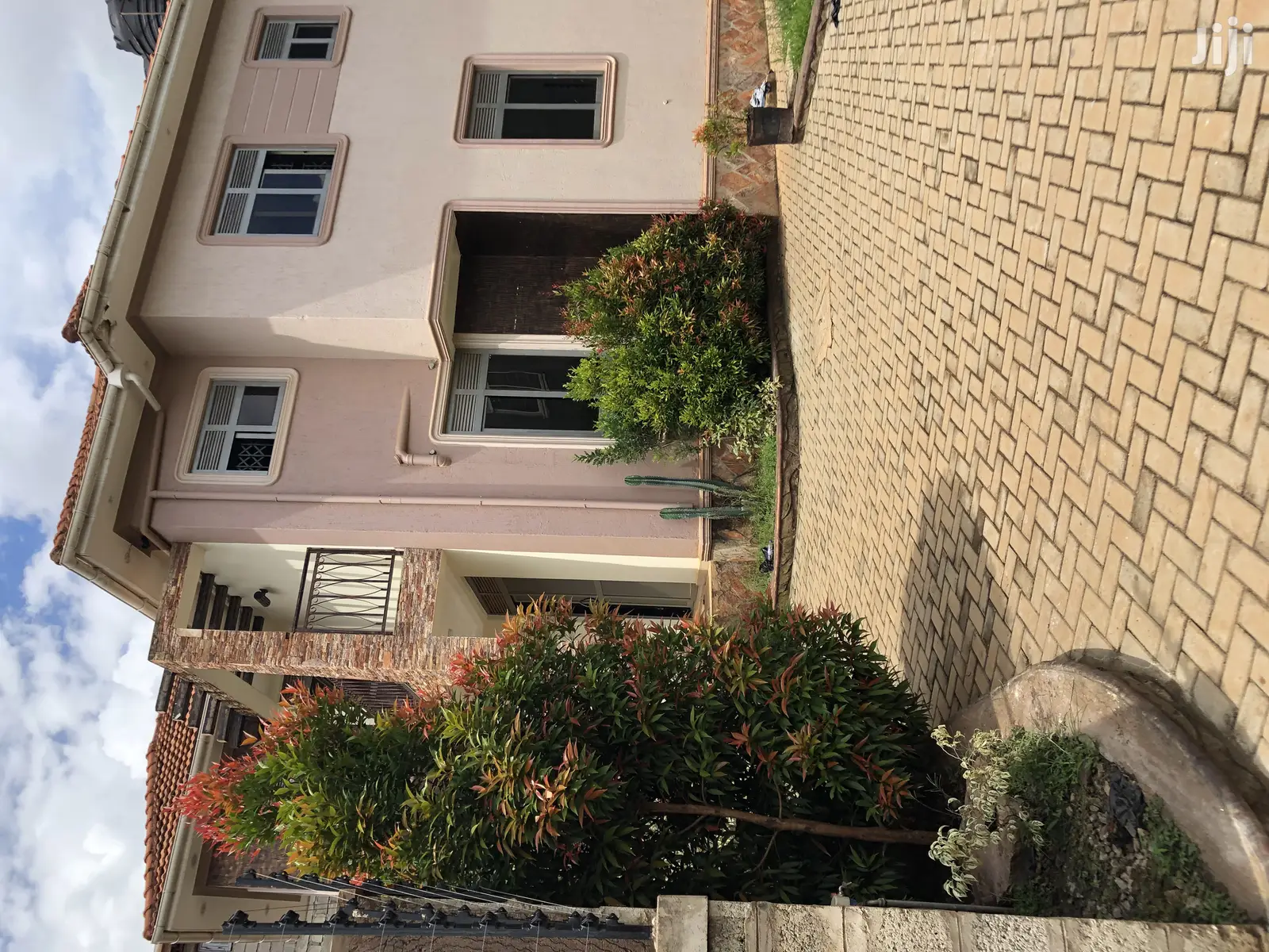 Beautiful House in Kira Tarmacked Neighborhood on Sale