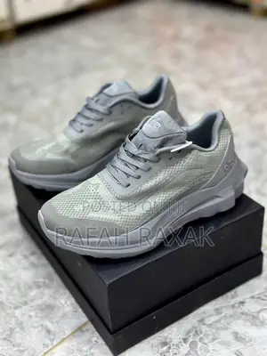 Original Grey Mesh Men’S Alo Yoga Alo Runner Sneakers