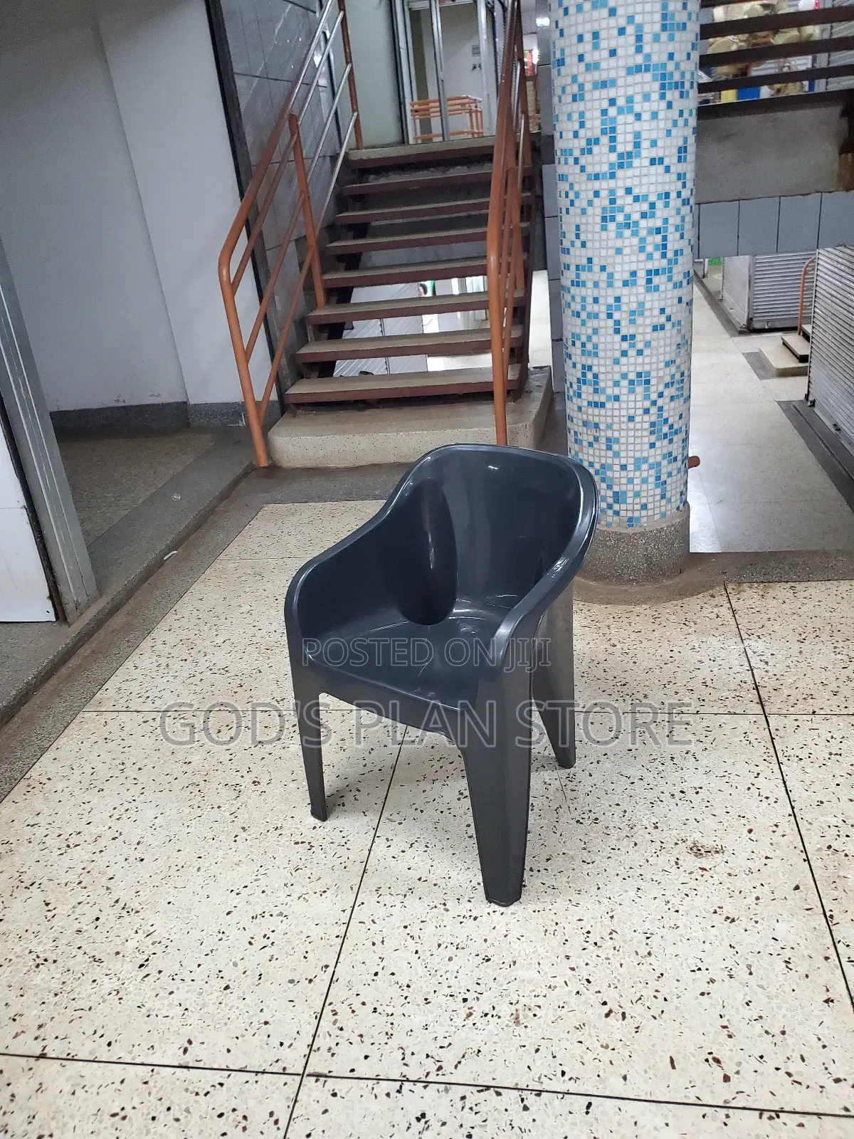 Apartment Armed Plastic Chairs Plastic Chairs