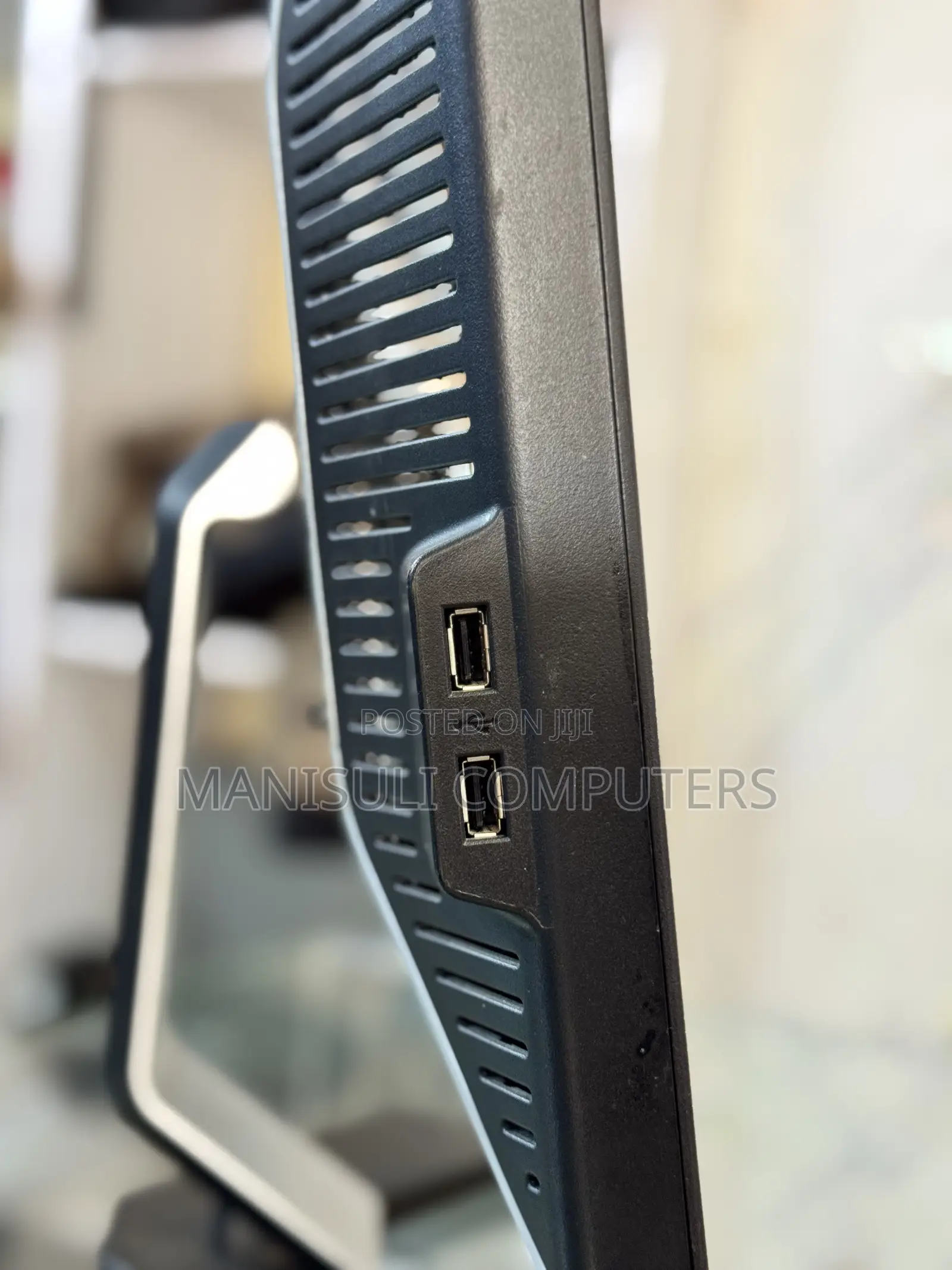 Dell Monitor 19 Inch Screen Ips Vga Div Display Usb 3.0