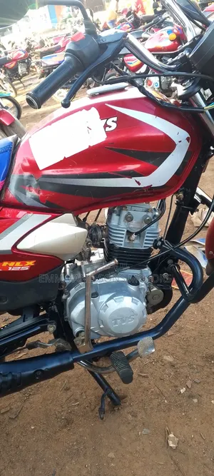 TVS HLX 125 2022 Red