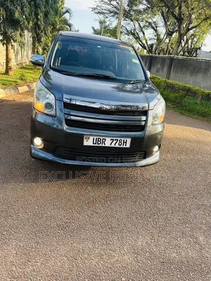 Toyota Noah 2.0 143hp AWD (7 Seater) 2009 Gray