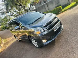 Toyota Noah 2.0 143hp AWD (7 Seater) 2009 Gray