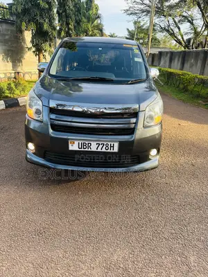 Toyota Noah 2.0 143hp AWD (7 Seater) 2009 Gray