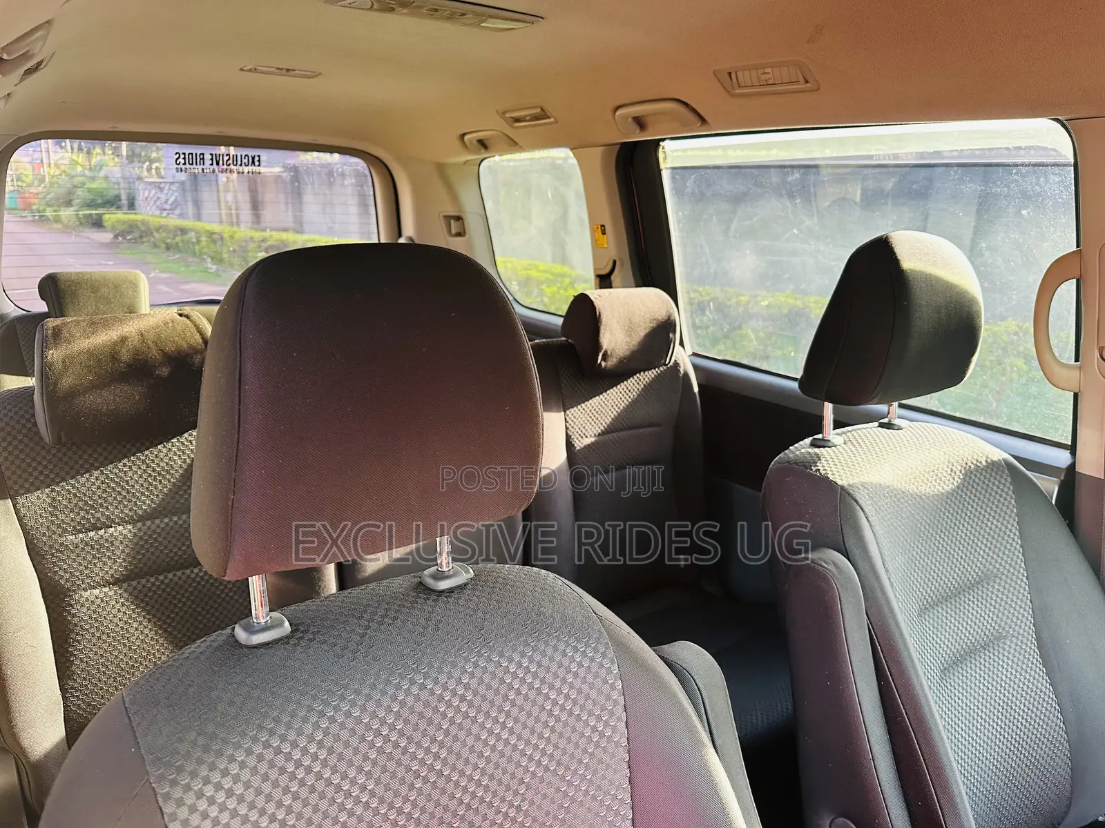 Toyota Noah 2.0 143hp AWD (7 Seater) 2009 Gray