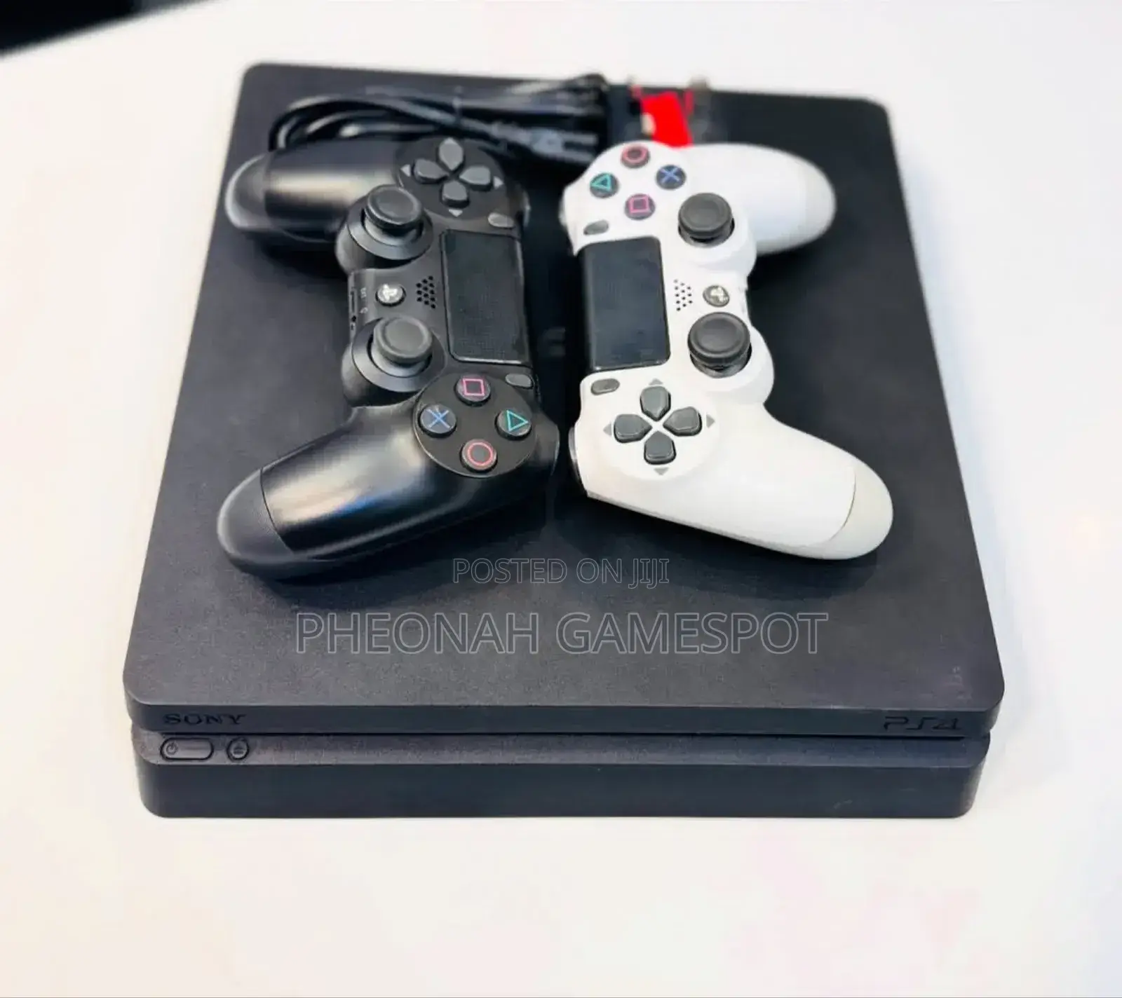 Sony Playstation 4 Pro Fullset. With 2 Pads and 25 Games on a Discount