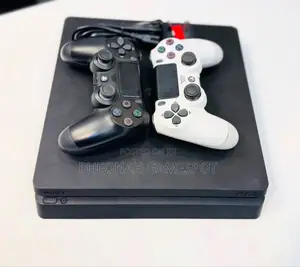 Sony Playstation 4 Pro Fullset. With 2 Pads and 25 Games on a Discount