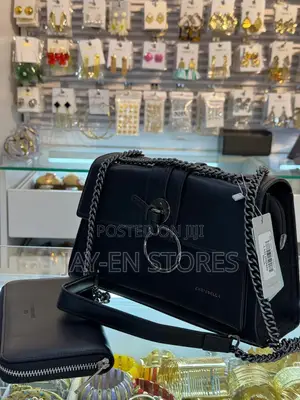 Crisbella With Black Chain Holder