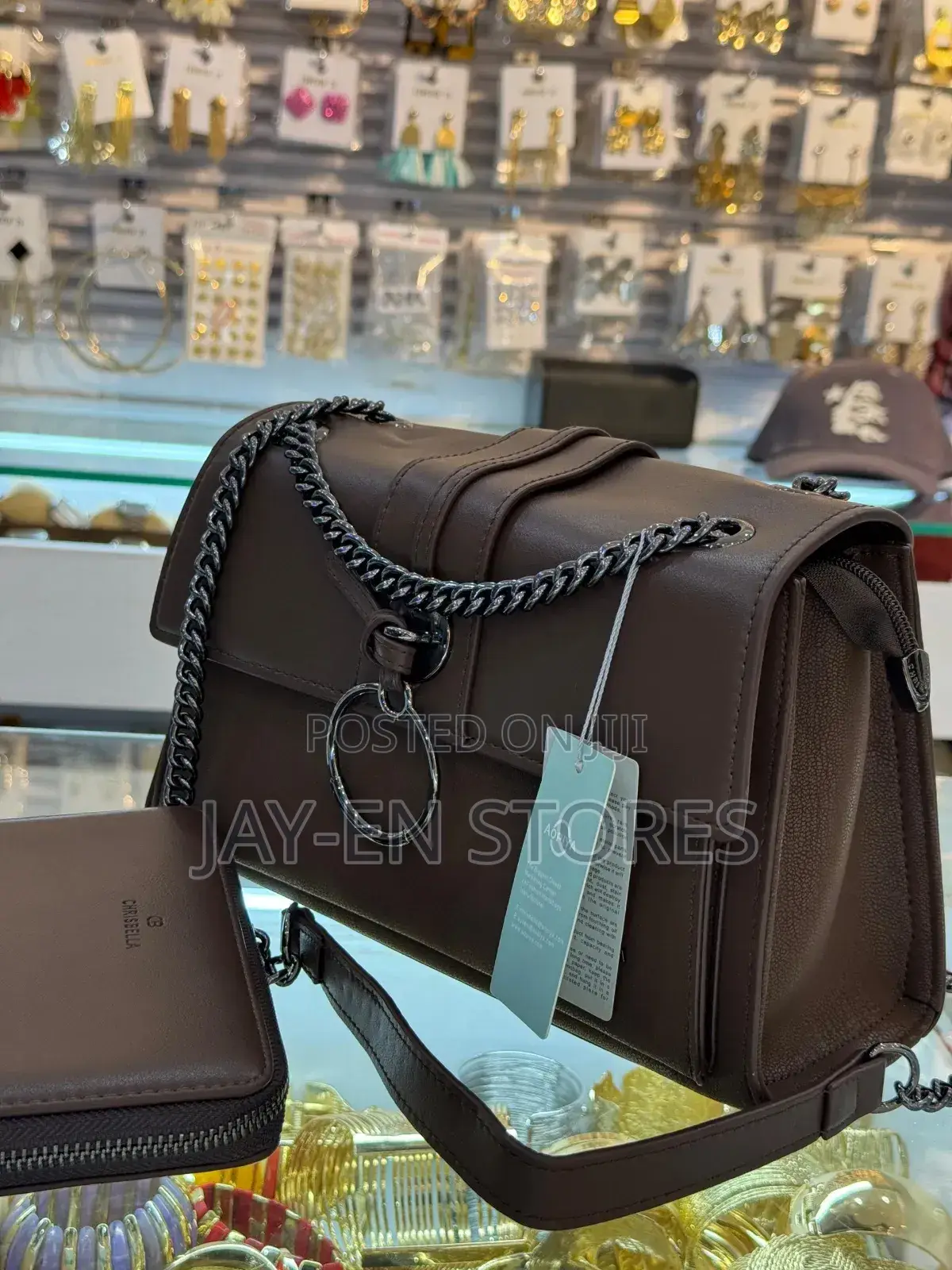 Crisbella With Black Chain Holder