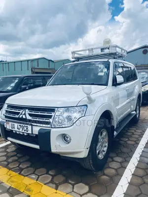 Mitsubishi Pajero 2012 White