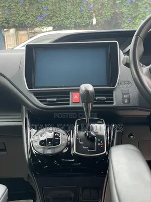 Toyota Noah 2.0 AWD (8 Seater) 2017 White