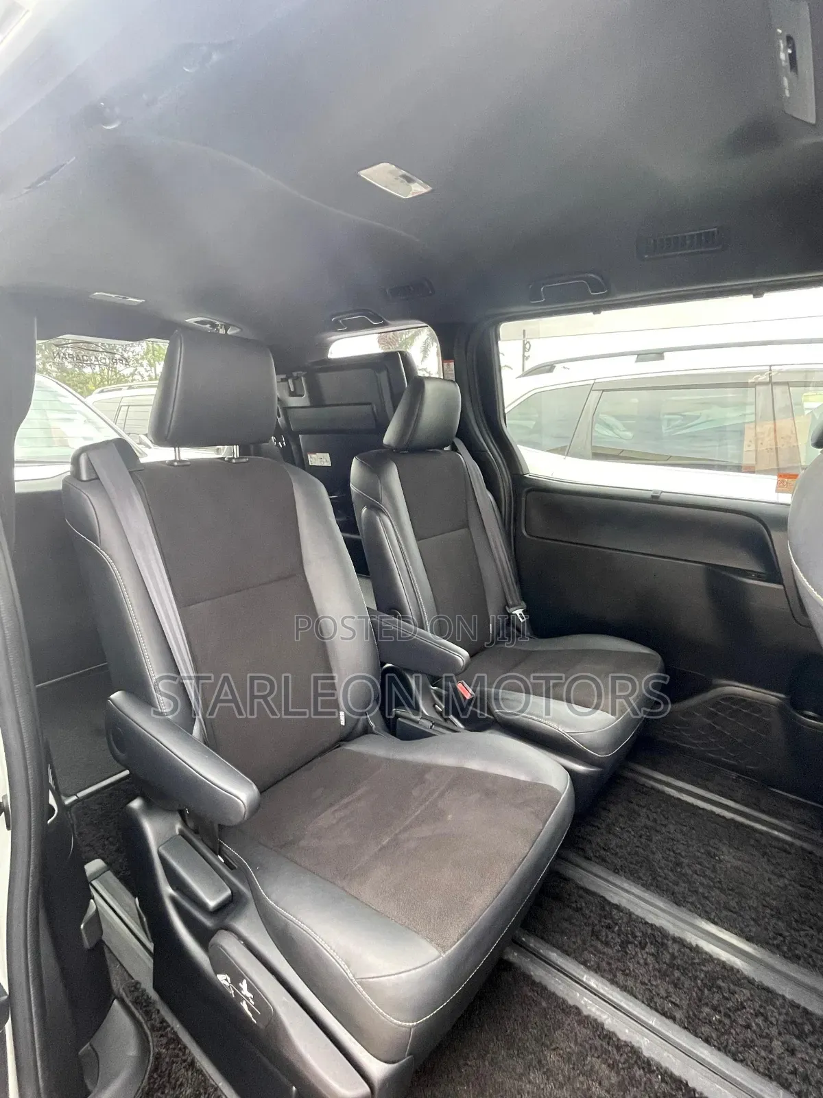 Toyota Noah 2.0 AWD (8 Seater) 2017 White