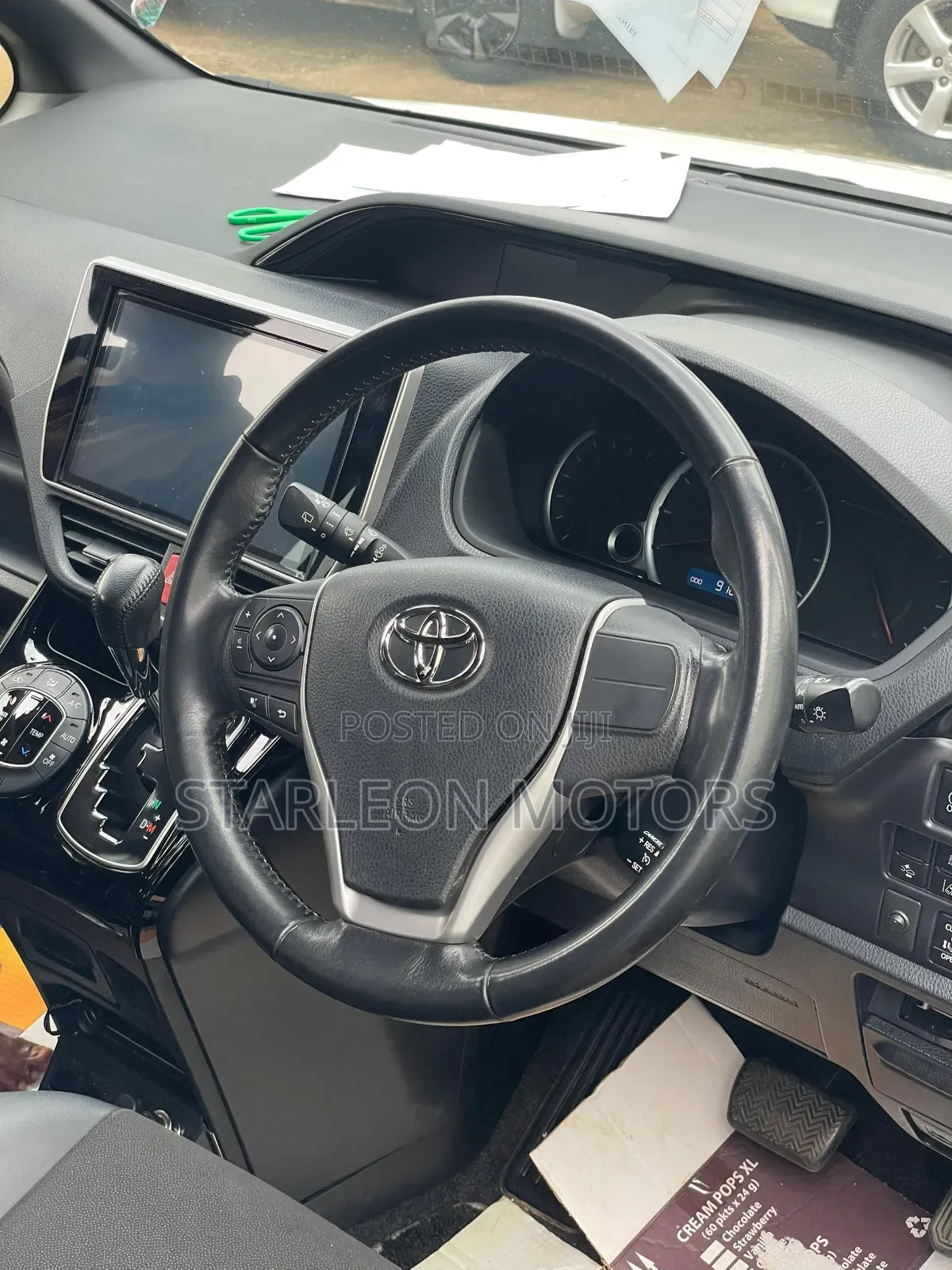 Toyota Noah 2.0 AWD (8 Seater) 2017 White
