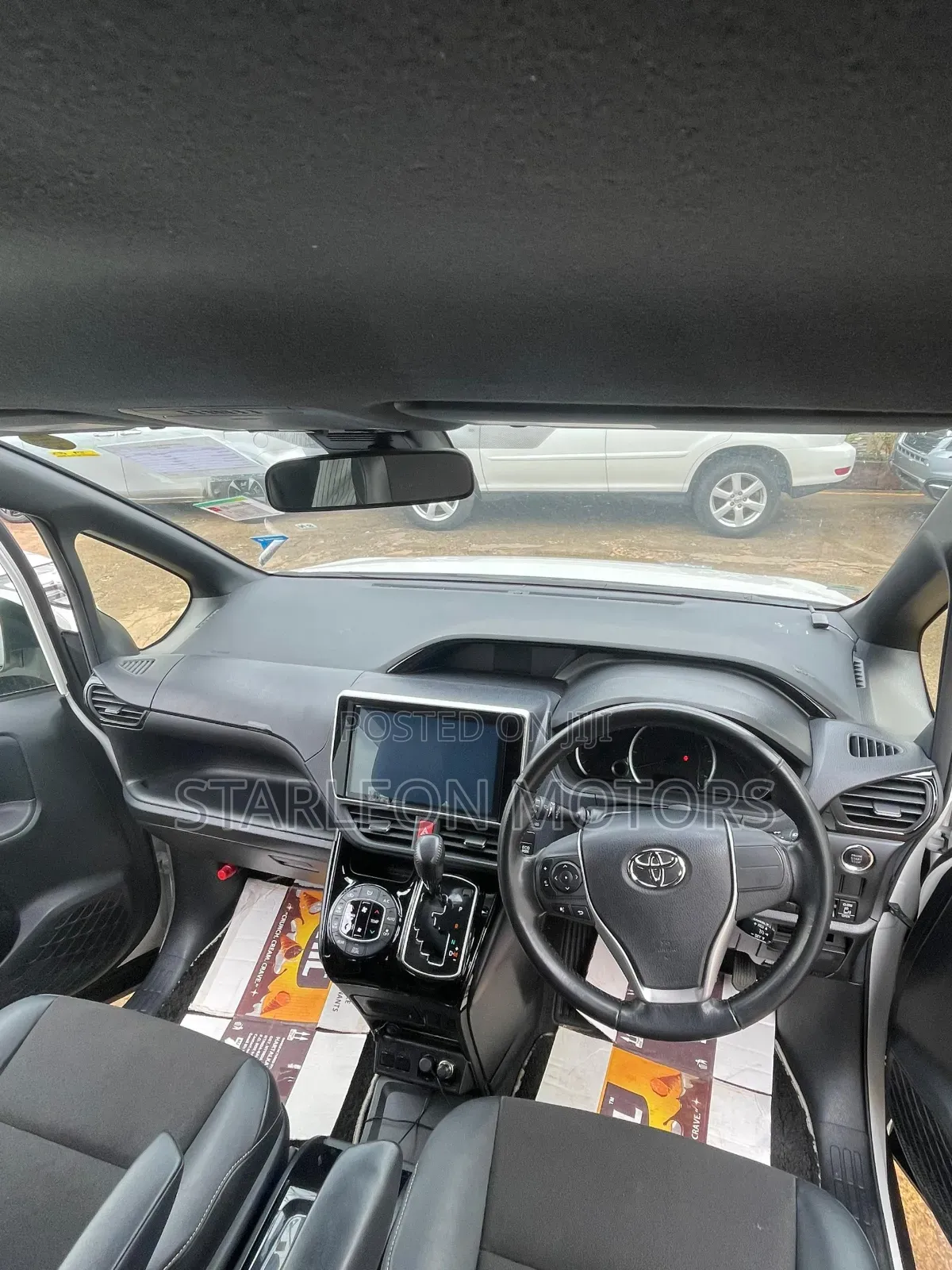 Toyota Noah 2.0 AWD (8 Seater) 2017 White