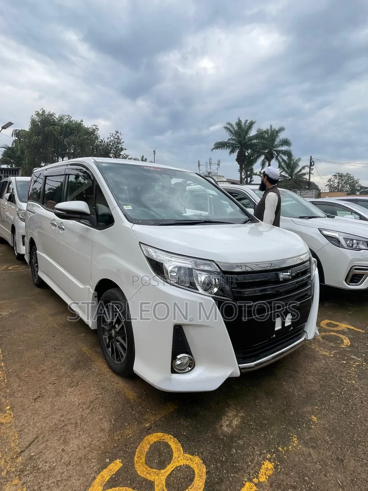 Toyota Noah 2.0 AWD (8 Seater) 2017 White