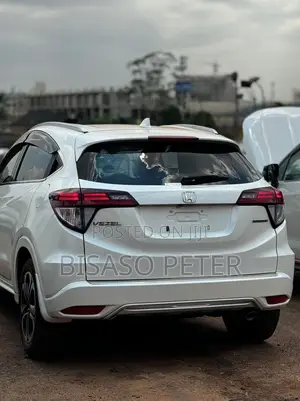 Honda Vezel 1.5 Hybrid 4WD 2015 White