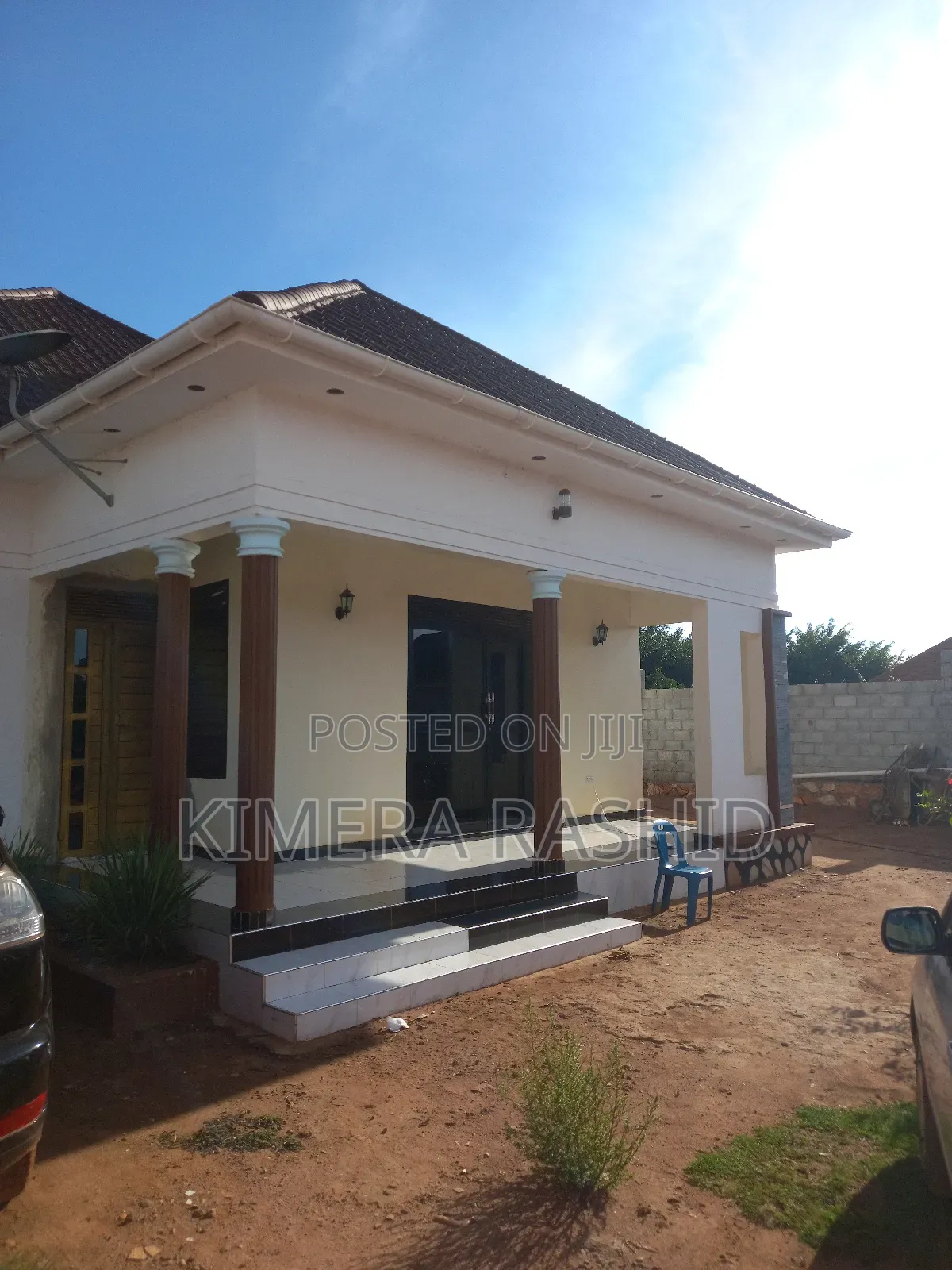 3bdrm Bungalow in Hozzan Estate, Ssisa for sale