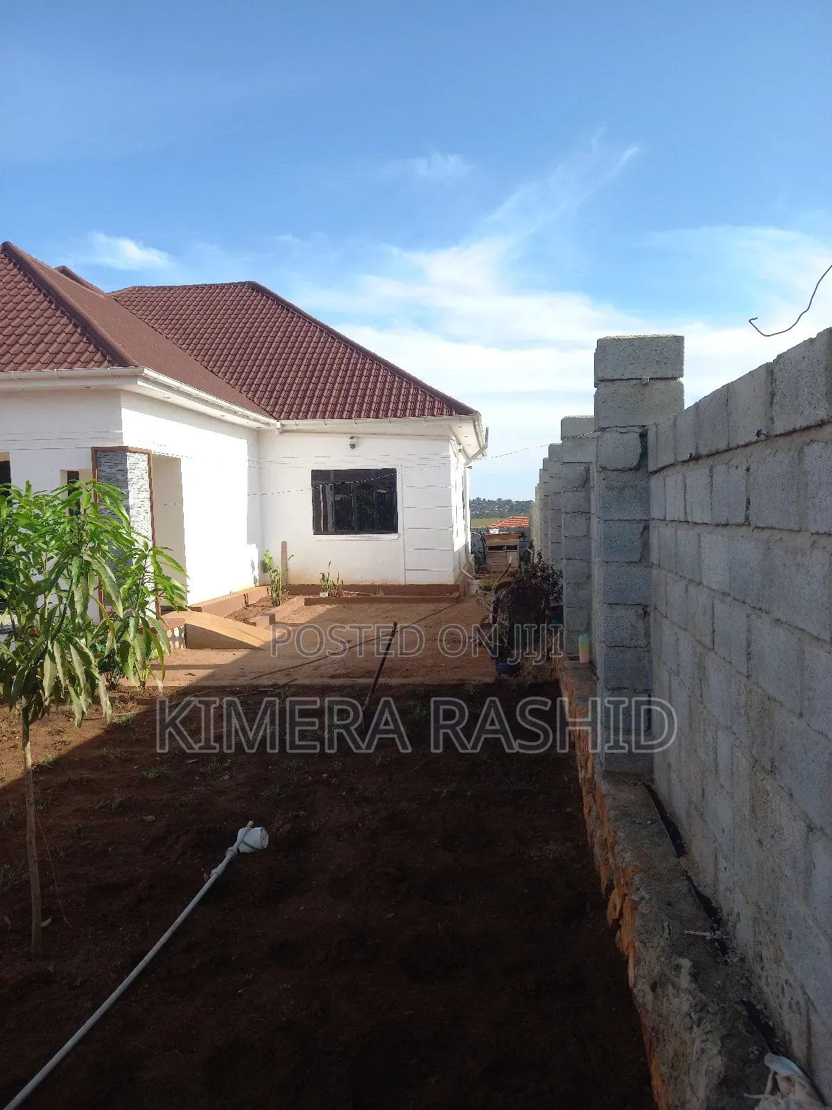 3bdrm Bungalow in Hozzan Estate, Ssisa for sale