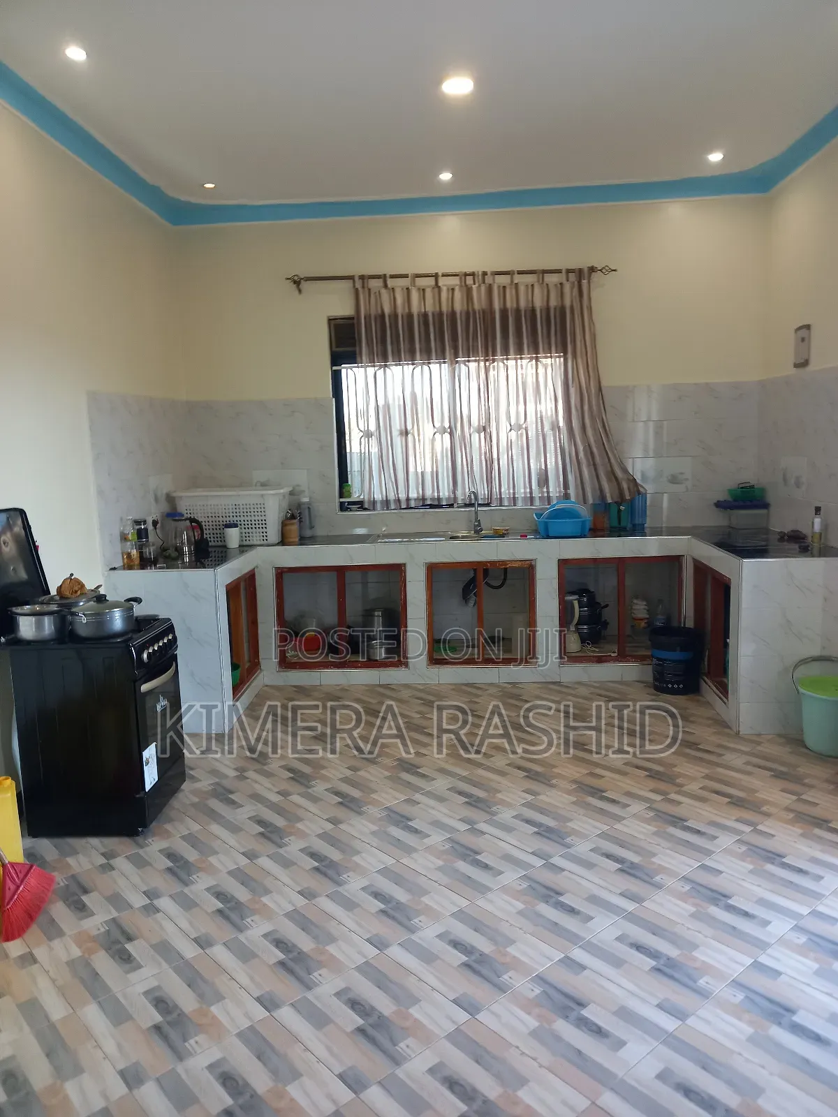 3bdrm Bungalow in Hozzan Estate, Ssisa for sale