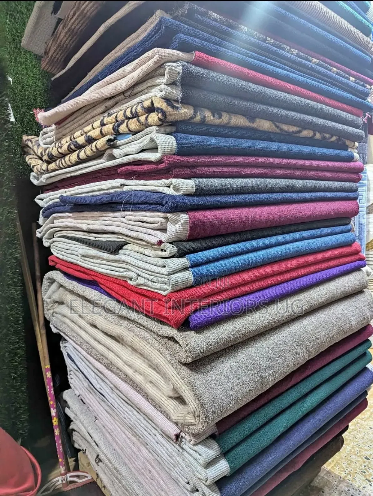 Fancy Woolen Carpets for Offices and Homes
