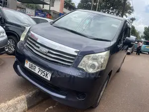 Toyota Noah 2011 Blue