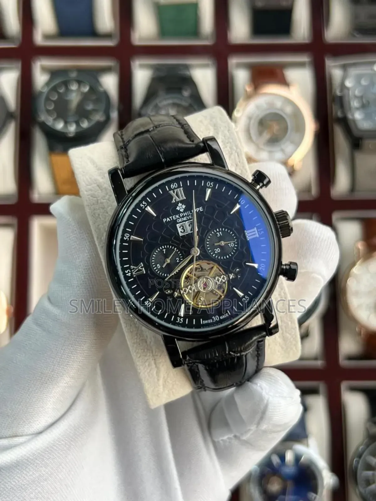Black Leather Strapped Patek Phillipe Men's Authentic Time Piece