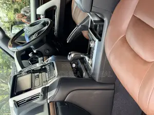 Toyota Land Cruiser 2017 Red