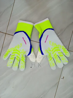 Predator Goalkeeper Gloves.