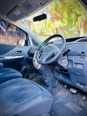 Toyota Ractis 1.5 AWD 2010 Blue