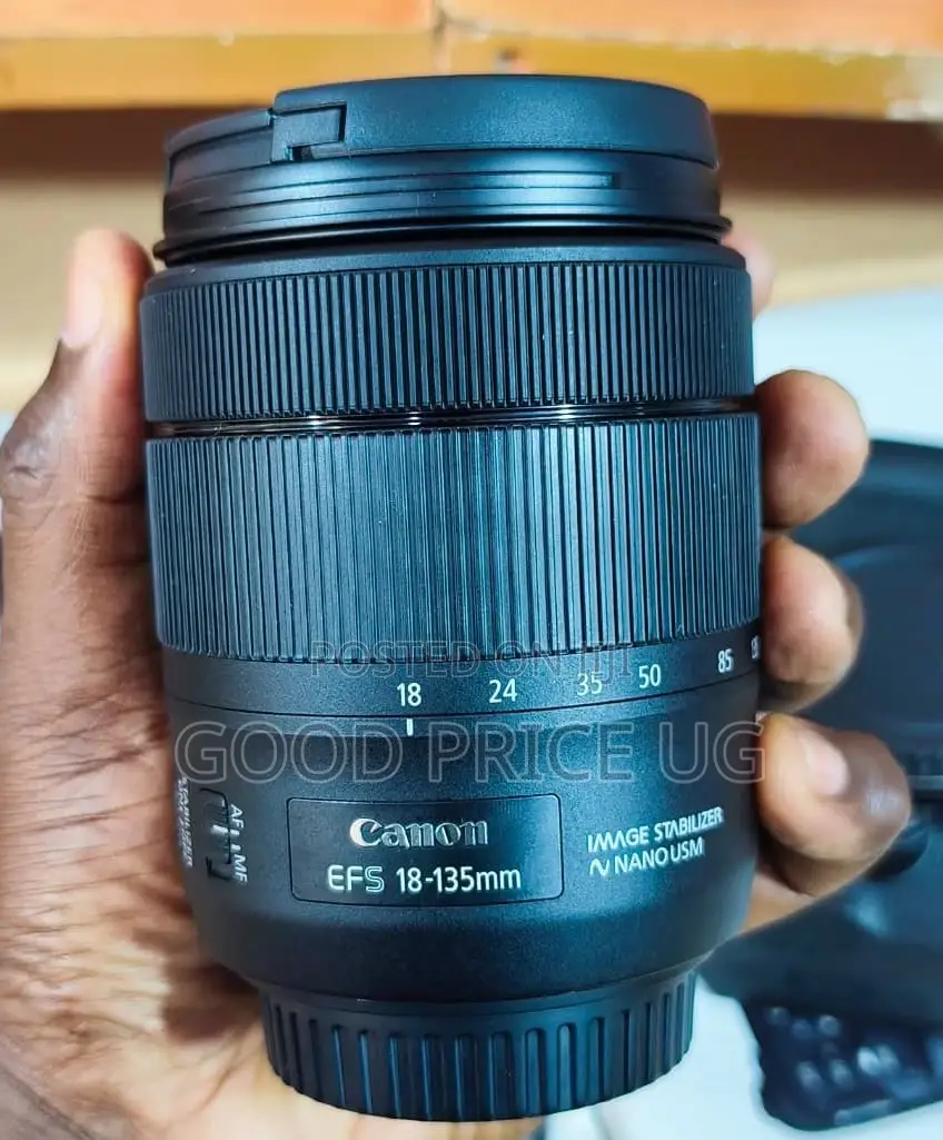 Canon Eos 850d With 18-135mm Is Usm