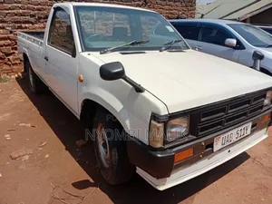 Nissan Pick-Up 1997 White