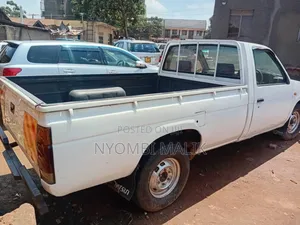 Nissan Pick-Up 1997 White